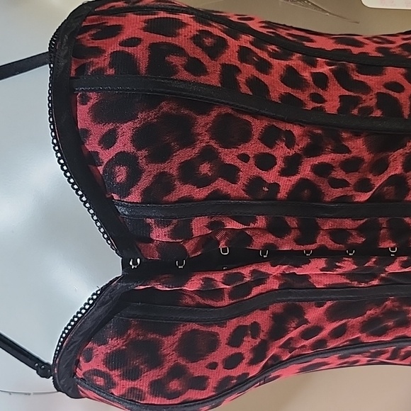 Red Cheetah (or Leopard?) Print Corset - Picture 2 of 5